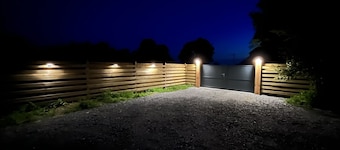 No.2 By the Fields — Authentic Norman Cottage at the Heart of History