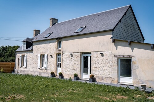 No.2 By the Fields — Authentic Norman Cottage at the Heart of History