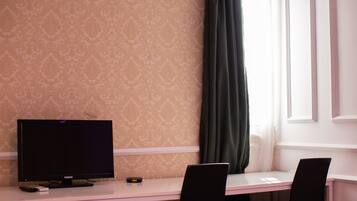 Standard Twin Room | Egyptian cotton sheets, premium bedding, in-room safe, desk