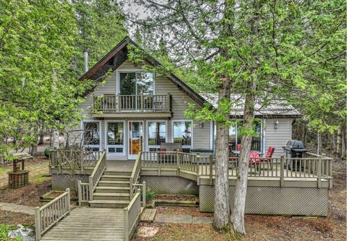 Lovely private waterfront cottage with private beach, boats and volleyballbeach 