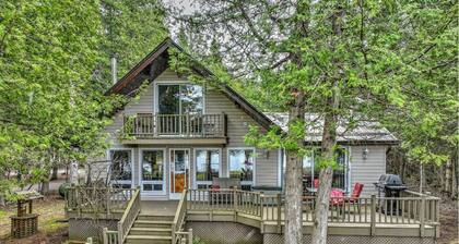 Lovely private waterfront cottage with private beach, boats and volleyballbeach