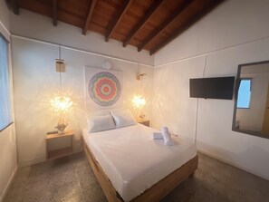 Economy Double Room | Free WiFi, bed sheets - Hostal Casa Guadalupe (Medellín)