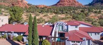 Cozy Cactus Resort "sorta/kinda" - 6 units, 4 kitchens, 9 Bedrooms & 9 King Beds