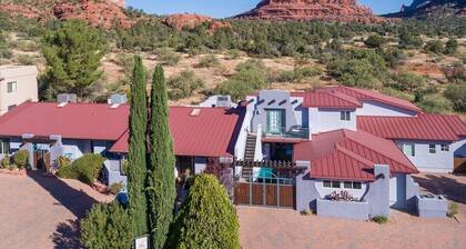 Cozy Cactus Resort "sorta/kinda" - 6 units, 4 kitchens, 9 Bedrooms & 9 King Beds