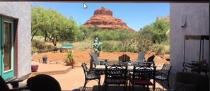 Outdoor dining - Cozy Cactus Resort "sorta/kinda" - 6 units, 4 kitchens, 9 Bedrooms & 9 King Beds (Sedona)