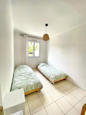 3 bedrooms, desk, iron/ironing board, free WiFi