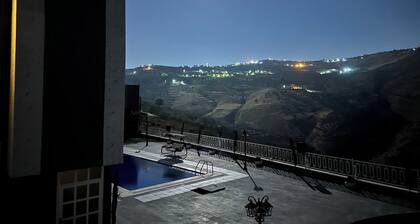 Luxury villa with pool and amazing mountain view by Sama Petra