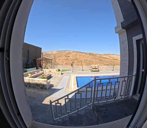 Luxury villa with pool and amazing mountain view by Sama Petra