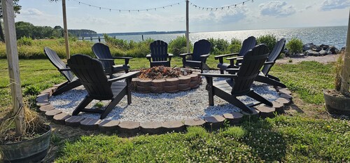 New Waterfront! Drop Anchor on Brannocks Bay. An Amazing waterfront retreat!