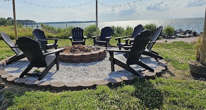 New Waterfront! Drop Anchor on Brannocks Bay. An Amazing waterfront retreat!
