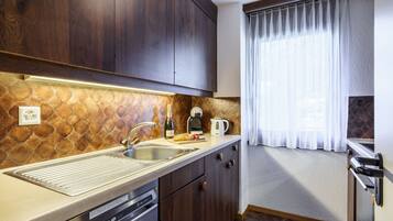 Réfrigérateur, four, plaque de cuisson, lave-vaisselle