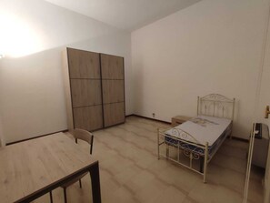4 quartos, ferros/tábuas de passar roupa, Wi-Fi, roupa de cama