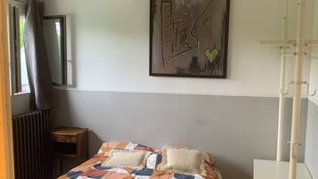 2 slaapkamers, een strijkplank/strijkijzer, gratis wifi, beddengoed