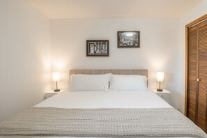 3 chambres, fer et planche à repasser, Wi-Fi, draps fournis