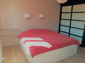 3 chambres, fer et planche à repasser, Wi-Fi