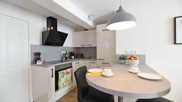 Kühlschrank, Ofen, Herdplatte, Geschirrspüler