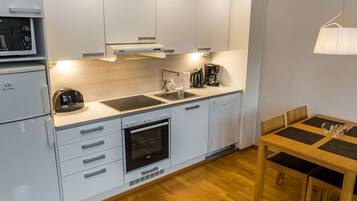 Jääkaappi, mikroaaltouuni, astianpesukone