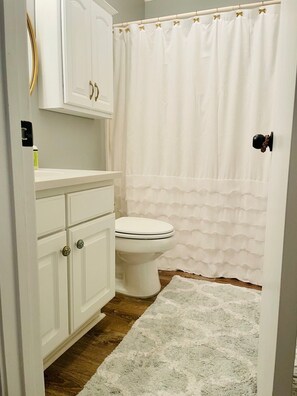 Haartrockner, Handtücher, Seife, Shampoo