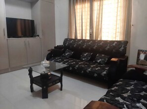 TV connectée, lecteur de DVD, livres