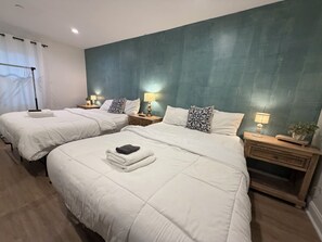 7 quartos, escrivaninha, ferros/tábuas de passar roupa