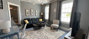 Charming newly remodeled 1890’s, 3bd, 1Ba Downtown Bedford Loft