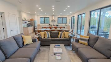 Smart TV, fireplace, books, stereo