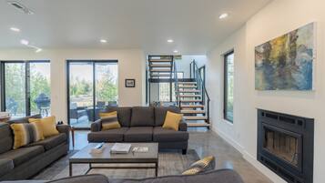 Smart TV, fireplace, books, stereo