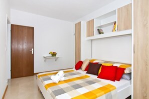 2 bedrooms, iron/ironing board, WiFi, bed sheets - Enyoj Split, near the beaches and the Sea View (Split)
