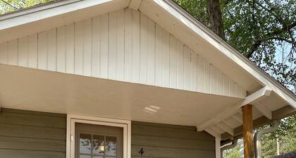 Cabin by lake, pet friendly, quiet