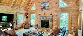5BR MOUNTAIN LODGE: 2MIN TO SLOPES, ARCADES FOOSBALL, GOLF WATERPARK, SLEEPS S14
