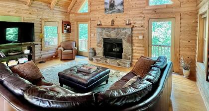 Big Bear Lodge: Massanutten Escape - Sleeps 14, 2 Min to Slopes