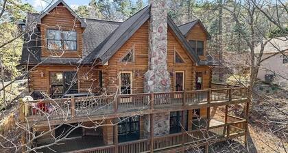 Big Bear Lodge: Massanutten Escape - Sleeps 14, 2 Min to Slopes