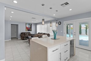 Interior - Modern beauty in Las Vegas with Pool (Las Vegas)