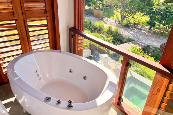 Deluxe Suite | Private spa tub