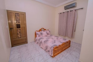 2 slaapkamers, een strijkplank/strijkijzer, wifi, beddengoed