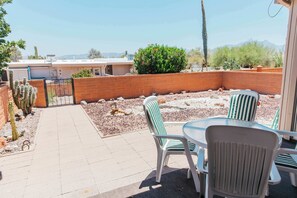 屋外ダイニングエリア