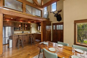 Dining - Escape to Big Sky with this Relaxing Retreat (Big Sky)