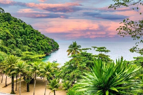 Luxury cottage with hot tub, sauna + mountain view