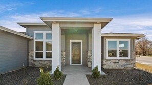 Exterior - comfortably convenient & private (Nampa)