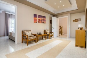 3 habitaciones, escritorio, wifi y ropa de cama