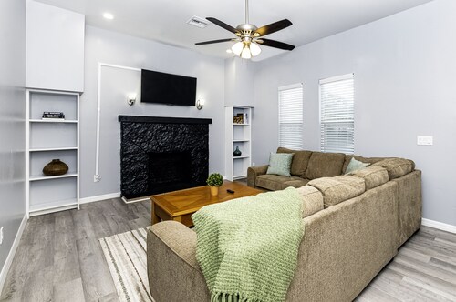 Cozy Downtown Eustis Home minutes from Mt Dorah!