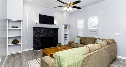 Cozy Downtown Eustis Home minutes from Mt Dorah!