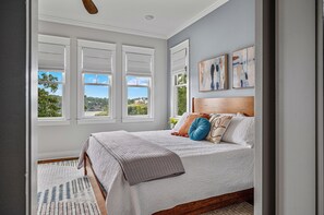 4 habitaciones, tabla de planchar con plancha y cuna de viaje 