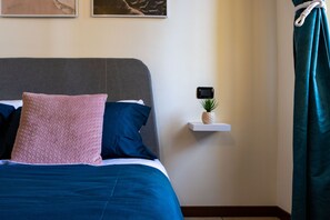 1 dormitori, escriptori, planxa i posts de planxar i wifi gratuïta 