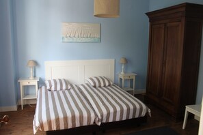 6 chambres, fer et planche à repasser, Wi-Fi, draps fournis