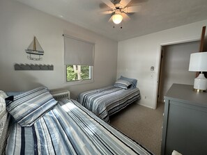 3 habitaciones, escritorio, tabla de planchar con plancha y wifi gratis