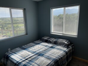 3 bedrooms, WiFi, bed sheets - Gorgeous Mountain View (Colorado City)
