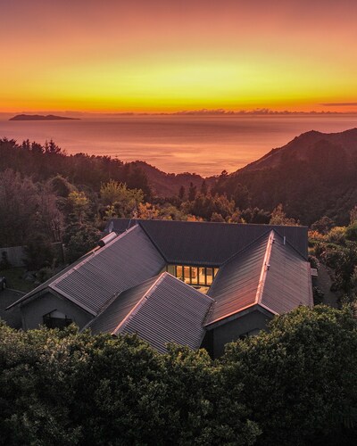 Luxury Lodge Overlooking the Bay of Plenty. 10 Minutes From Waihi & Waihi Beach