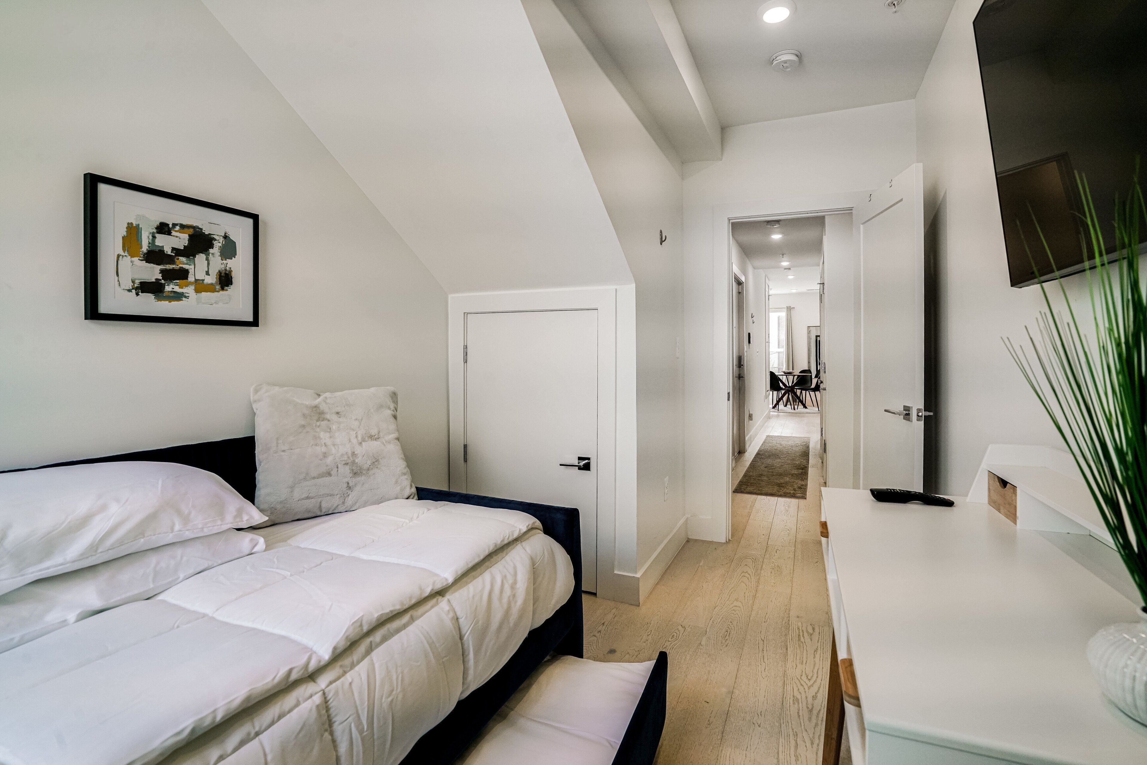 2 habitaciones, escritorio, tabla de planchar con plancha y wifi gratis 