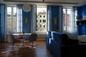 Interior - Great location overlooking the vibrant square Piazza Matteotti, Sarzana SP Italy (Sarzana)